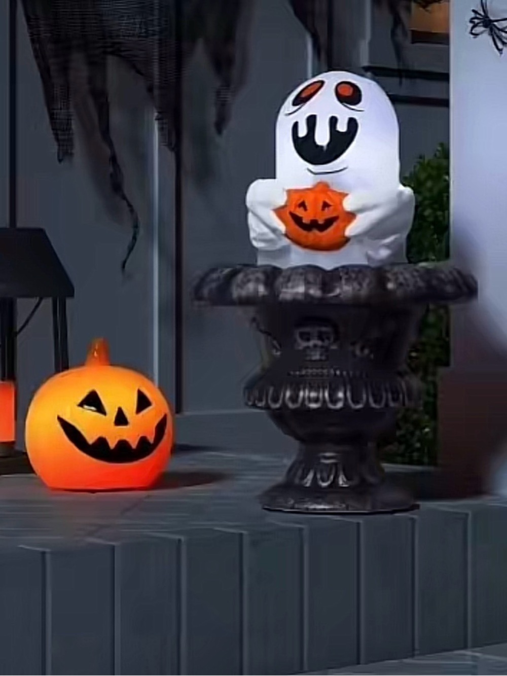 Hyde & Eek! Animated Rising Porch Pot Ghost